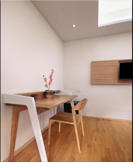 Executive Suite,990863263:JPEG